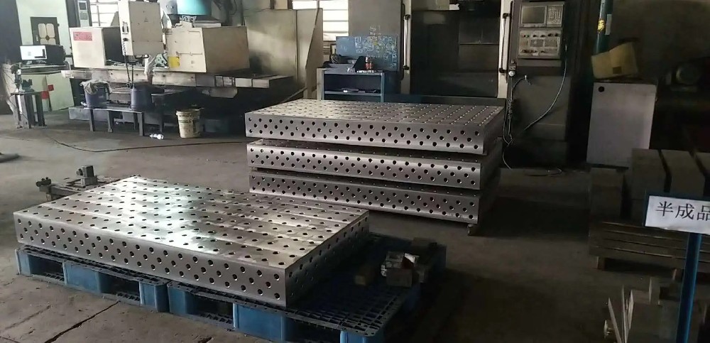 對(duì)鑄鐵平板進(jìn)行熱加工有什么好處？